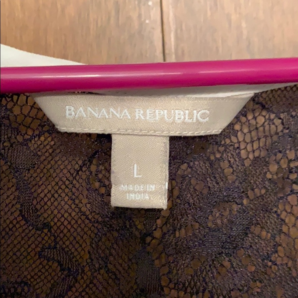 Banana republic white top with black lace detail - Picture 3 of 4